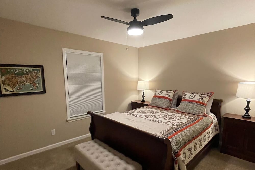 Photo of Bedroom in Dickson