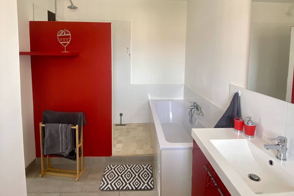 Photo of Bathroom in Visan