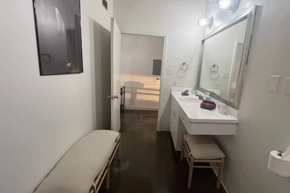 Photo of Bathroom in Deep Ellum