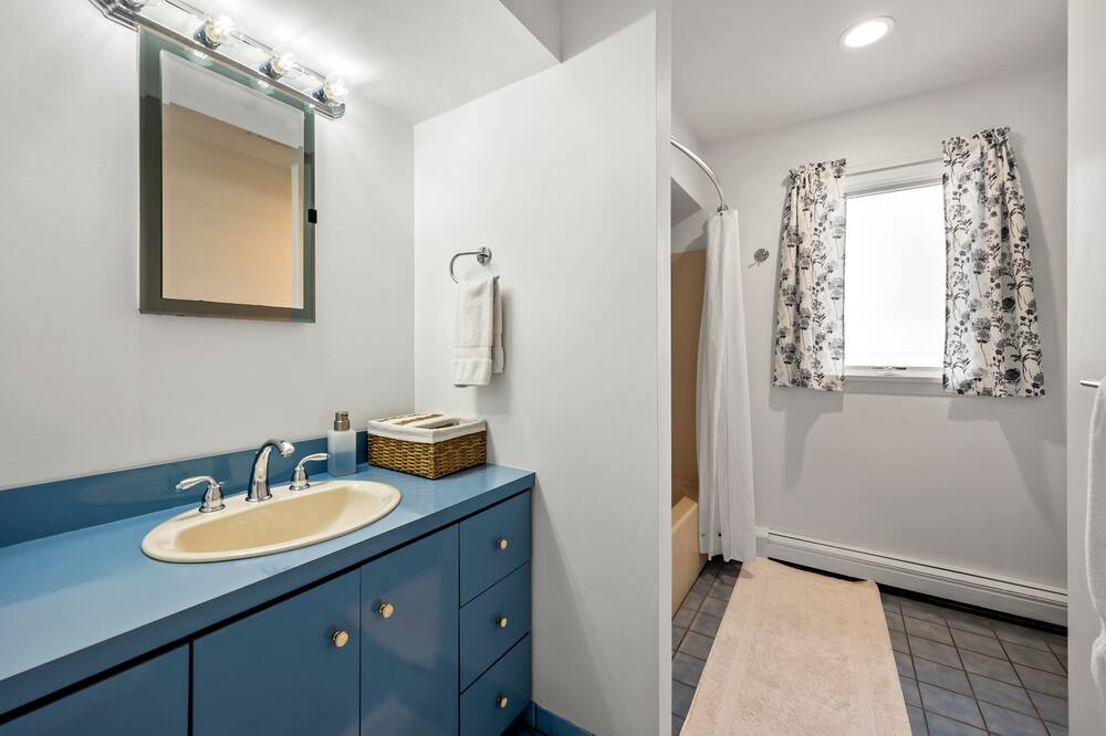 Photo of Bathroom in Mount Sinai