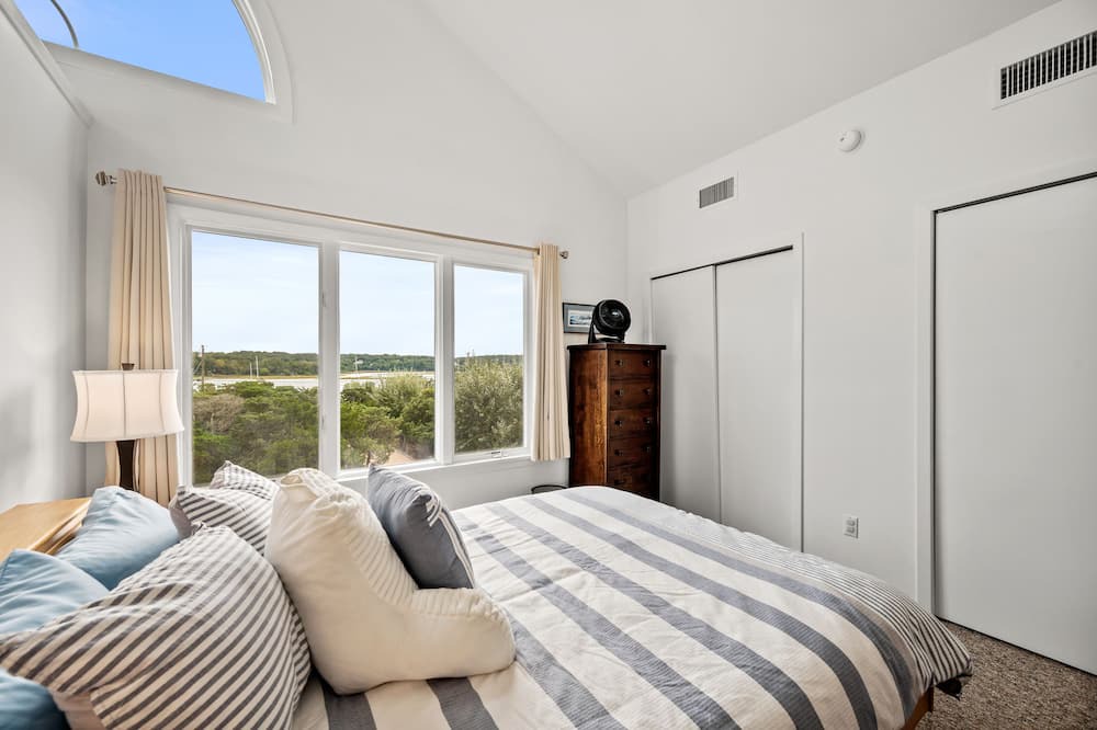 Photo of Bedroom in Mount Sinai