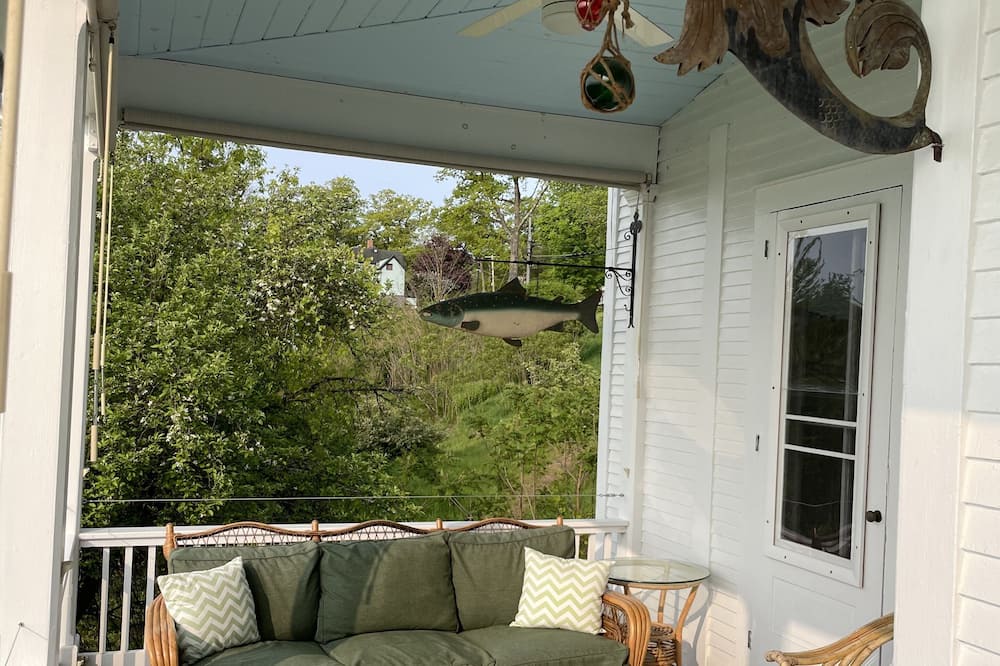 Photo of Patio Balcony in Port Henry