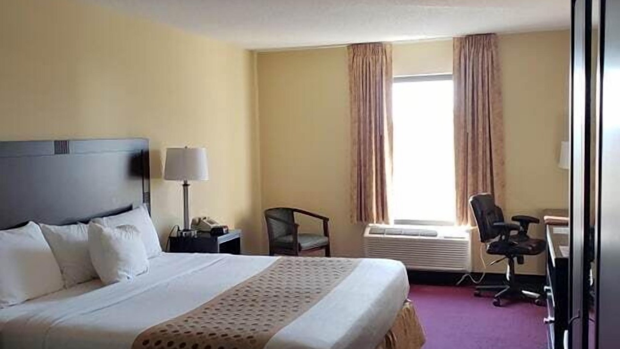 Photo of Others in Issue