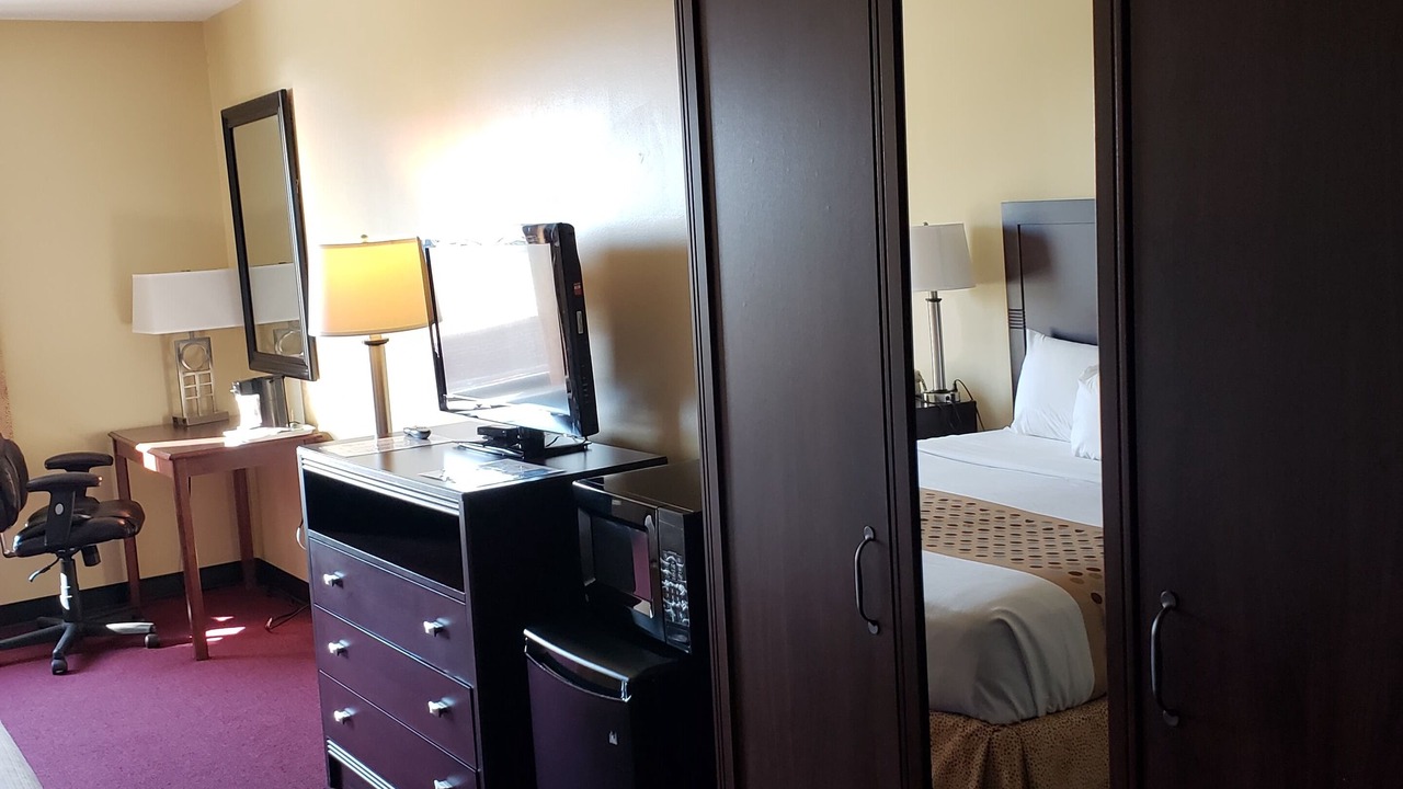 Photo of Others in Issue