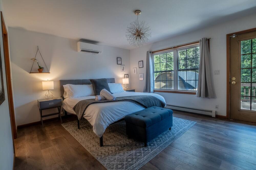 Photo of Bedroom in Parksville