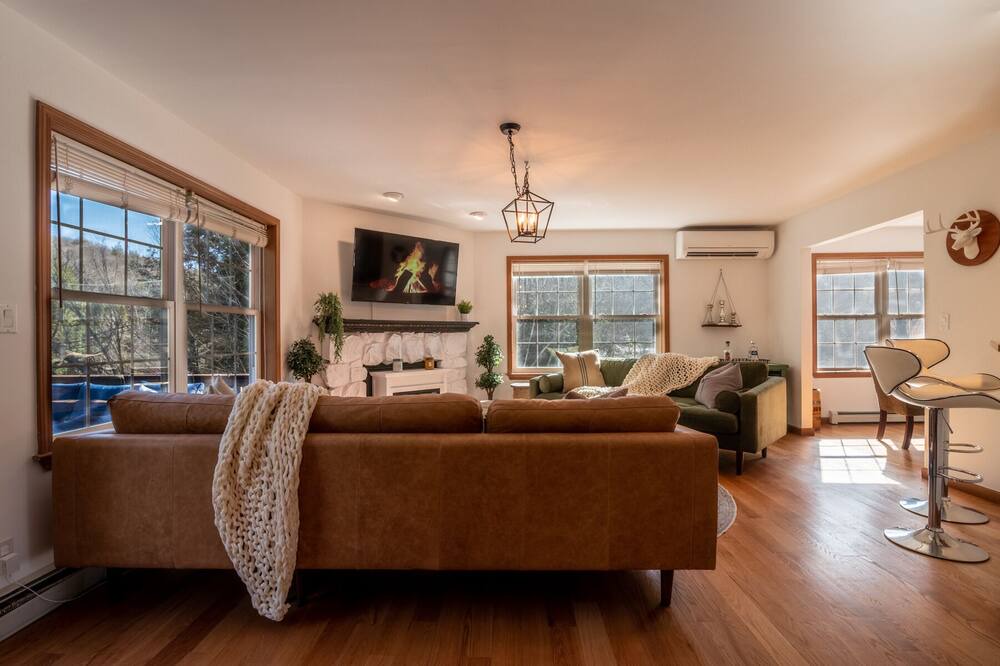 Photo of Livingroom in Parksville