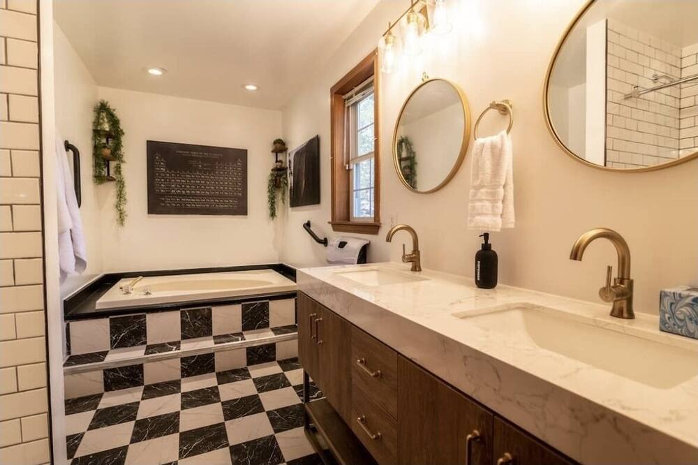 Photo of Bathroom in Parksville