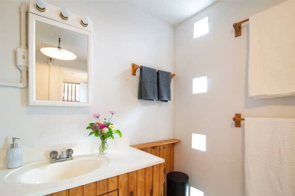 Photo of Bathroom in Valois
