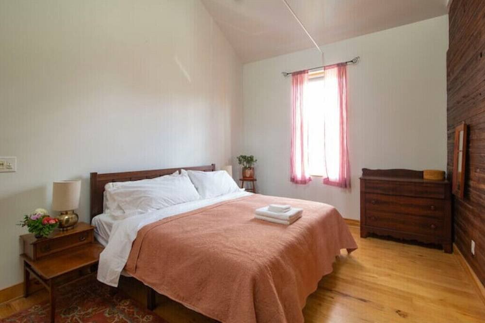 Photo of Bedroom in Valois