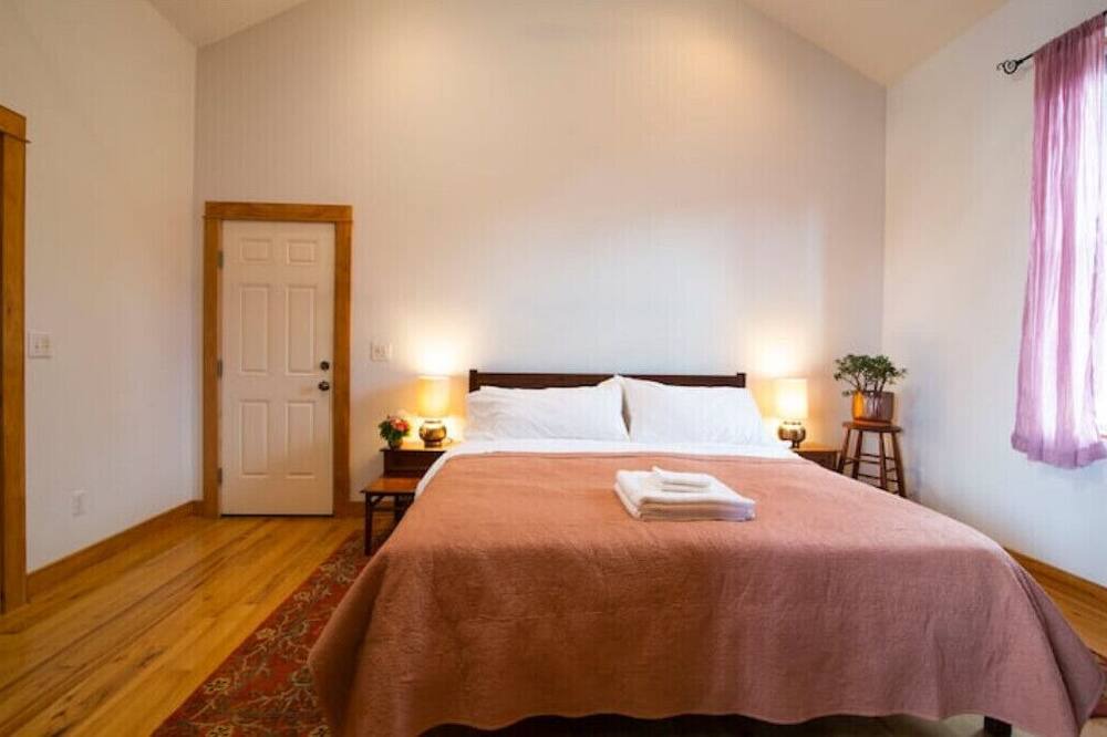 Photo of Bedroom in Valois