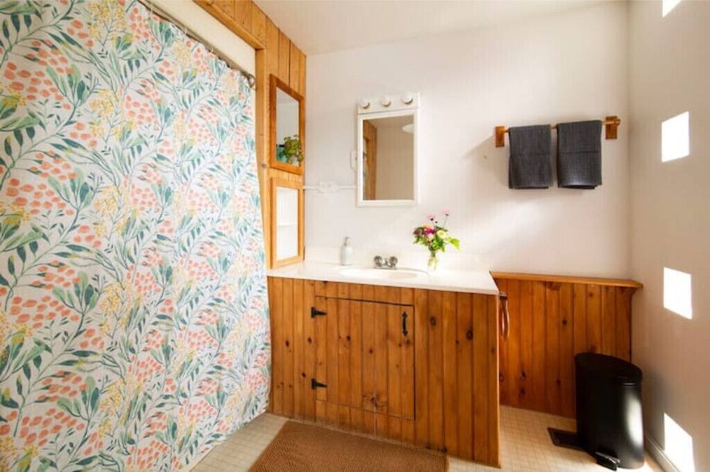 Photo of Bathroom in Valois