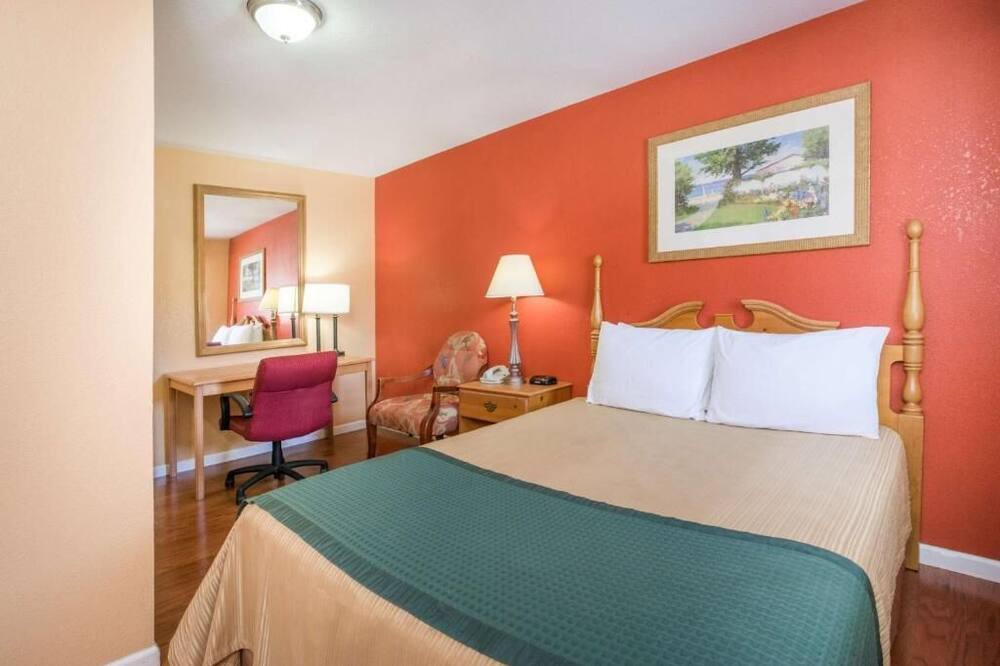 Photo of Bedroom in Knoxville
