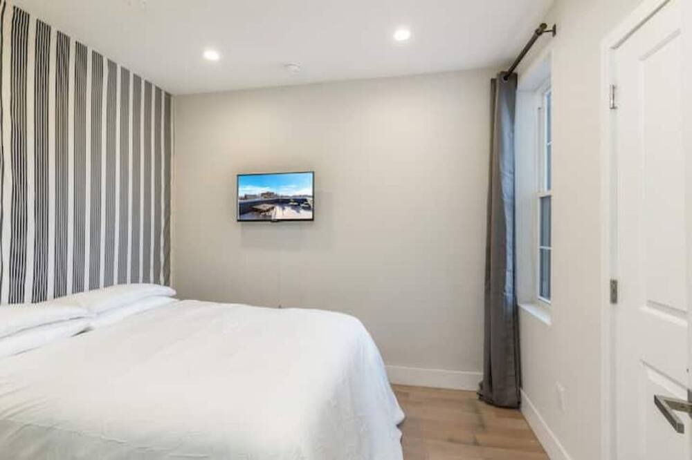 Photo of Bedroom in Poplar