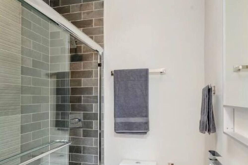 Photo of Bathroom in Poplar