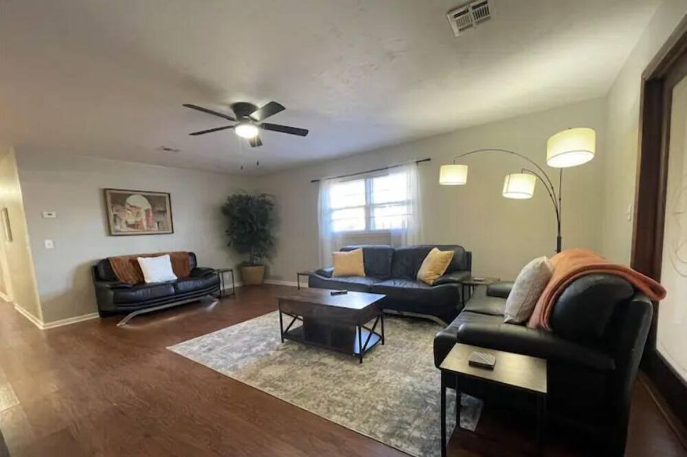 Photo of Livingroom in Muskogee