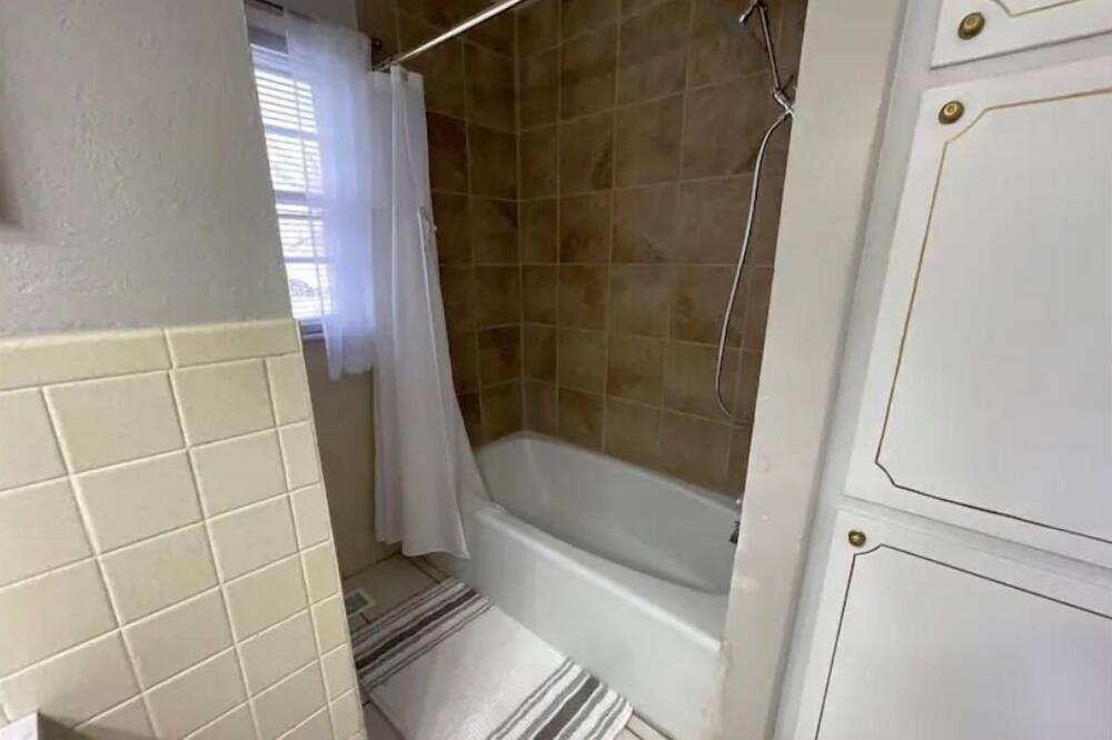 Photo of Bathroom in Muskogee