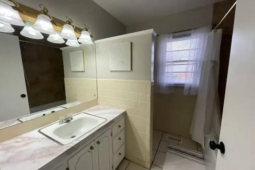 Photo of Bathroom in Muskogee