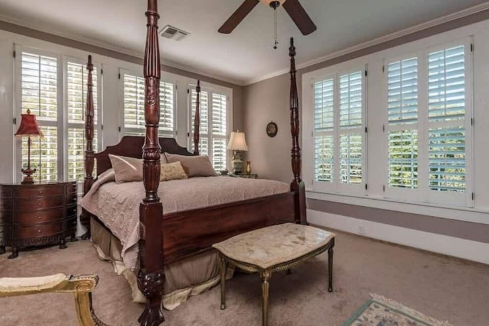 Photo of Bedroom in Franklin
