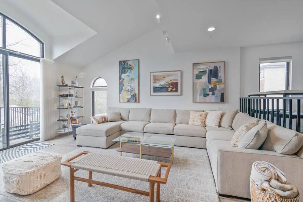 Photo of Livingroom in Teaneck