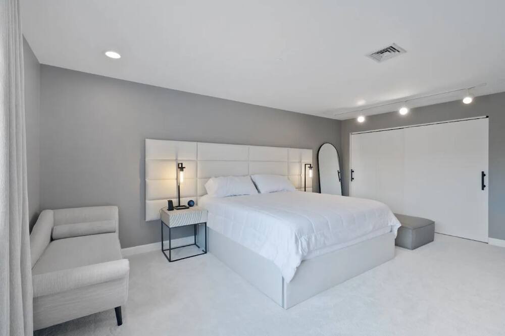 Photo of Bedroom in Teaneck