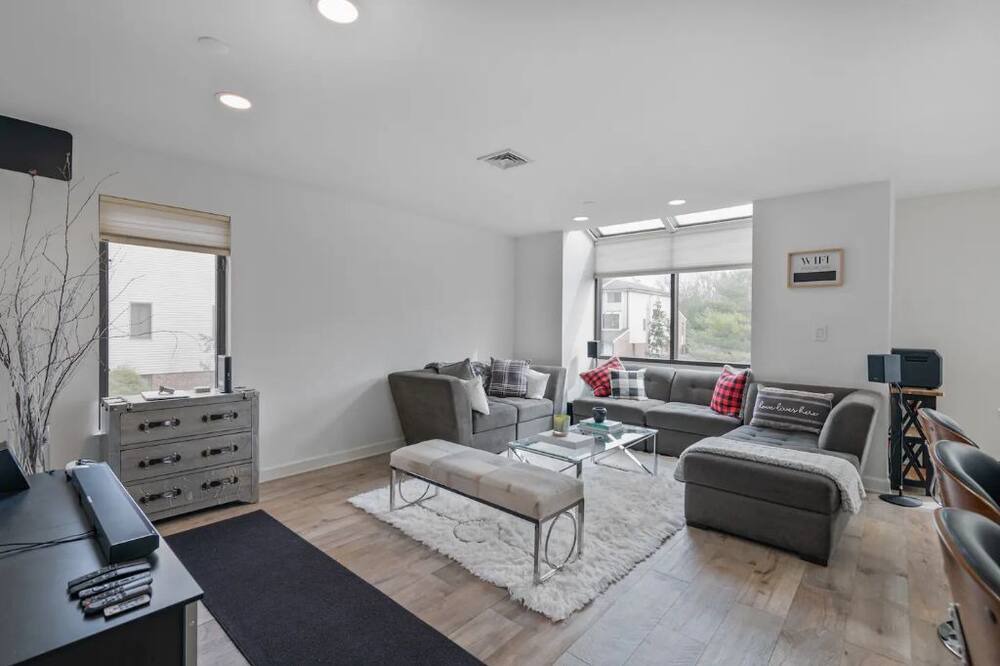 Photo of Livingroom in Teaneck