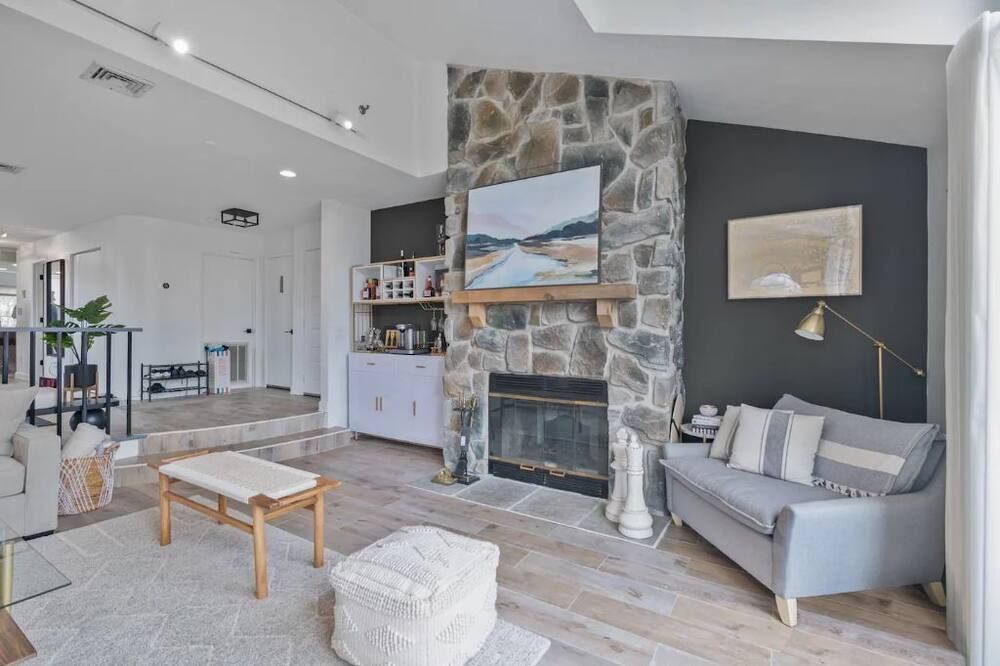 Photo of Livingroom in Teaneck