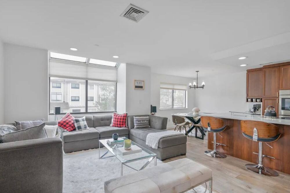 Photo of Livingroom in Teaneck