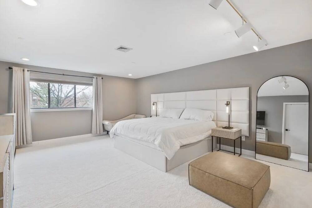 Photo of Bedroom in Teaneck