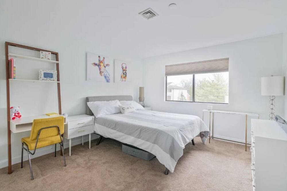 Photo of Bedroom in Teaneck