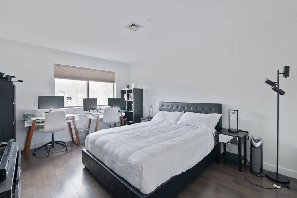 Photo of Bedroom in Teaneck