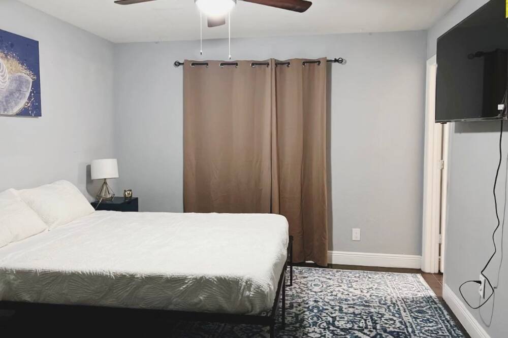 Photo of Bedroom in Coral Springs