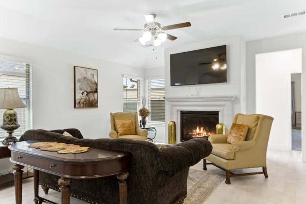 Photo of Livingroom in Wylie