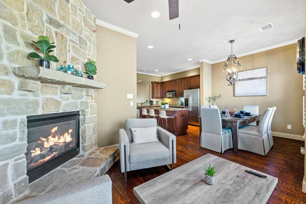 Photo of Livingroom in Legacy Park