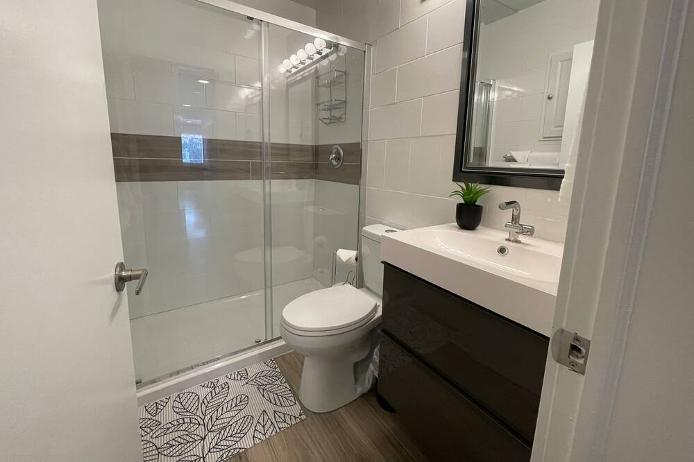 Photo of Bathroom in Byron