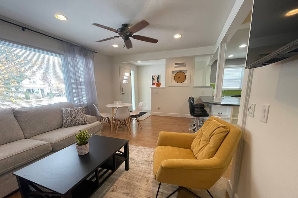 Photo of Livingroom in Byron