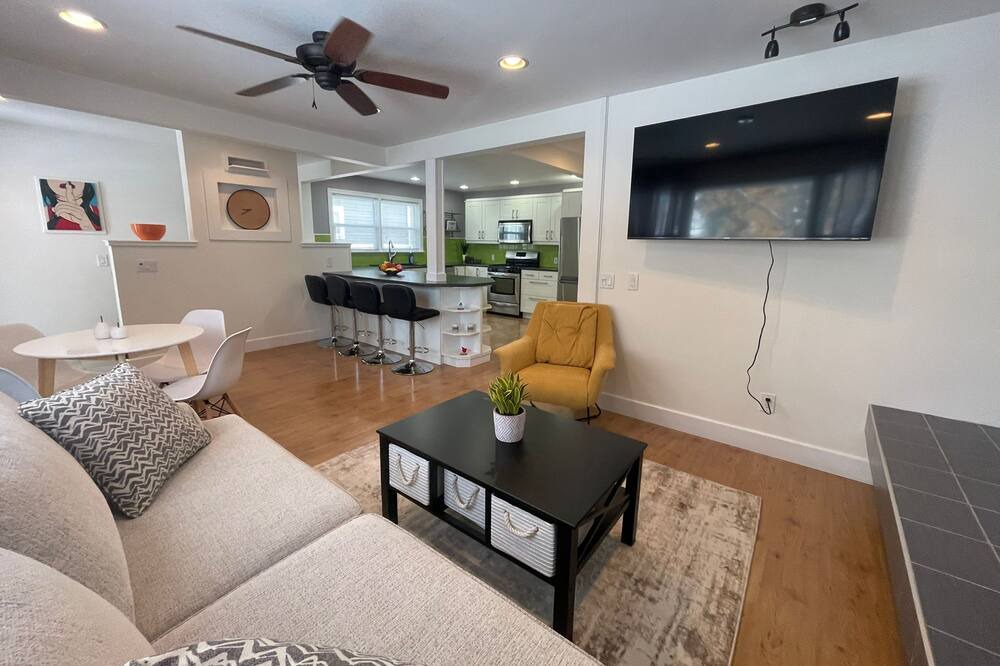Photo of Livingroom in Byron