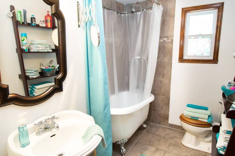 Photo of Bathroom in L'Ile-Perrot