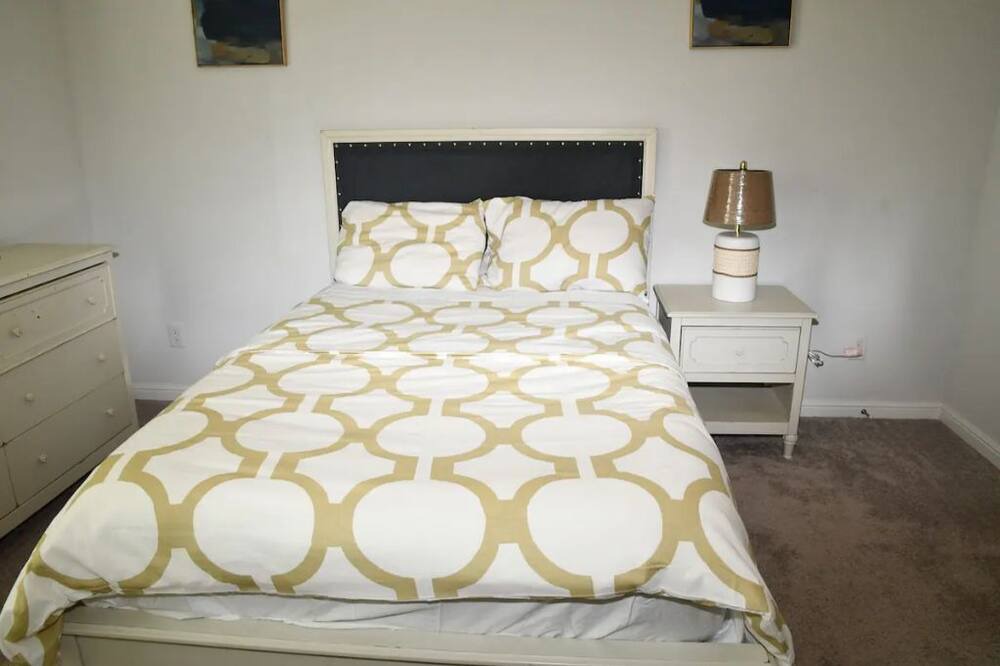 Photo of Bedroom in Southwest Arlington