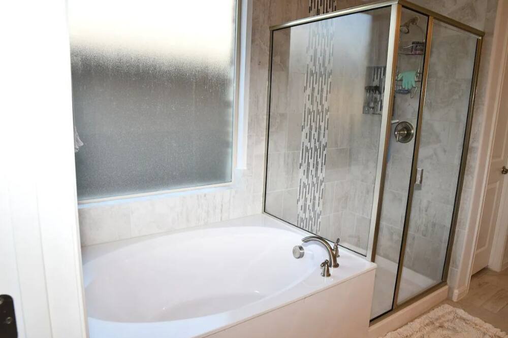Photo of Bathroom in Southwest Arlington
