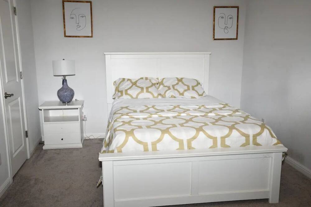 Photo of Bedroom in Southwest Arlington