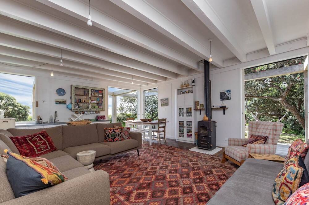 Photo of Livingroom in Piha