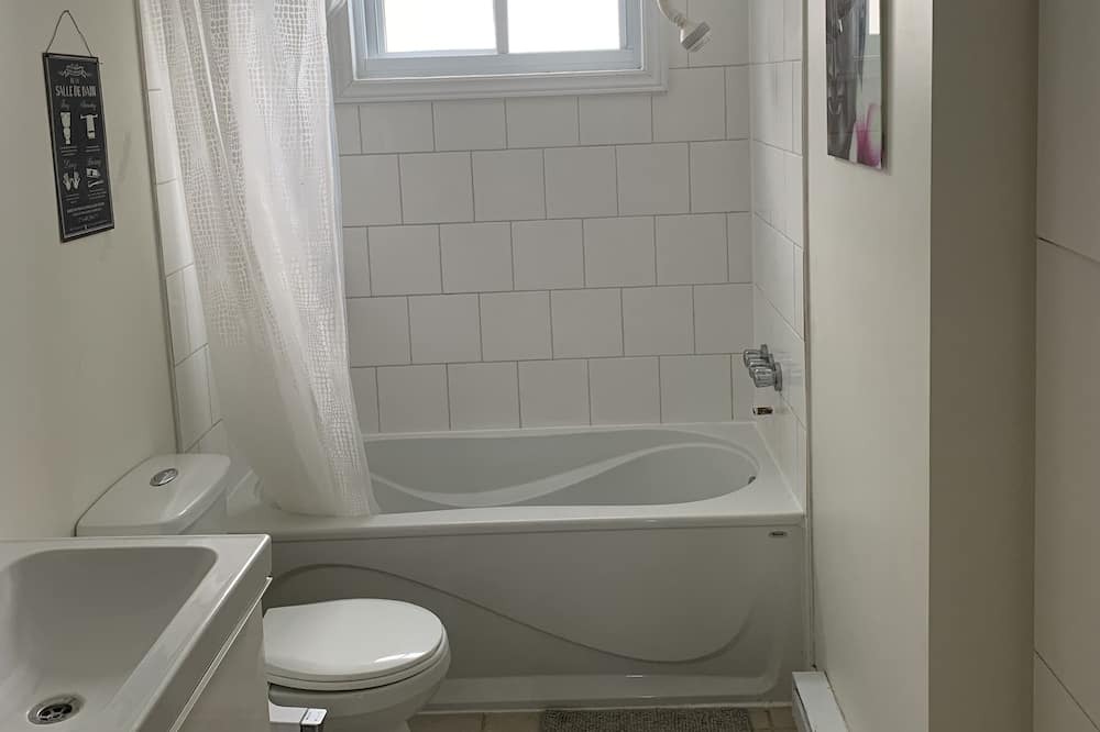 Photo of Bathroom in Laval