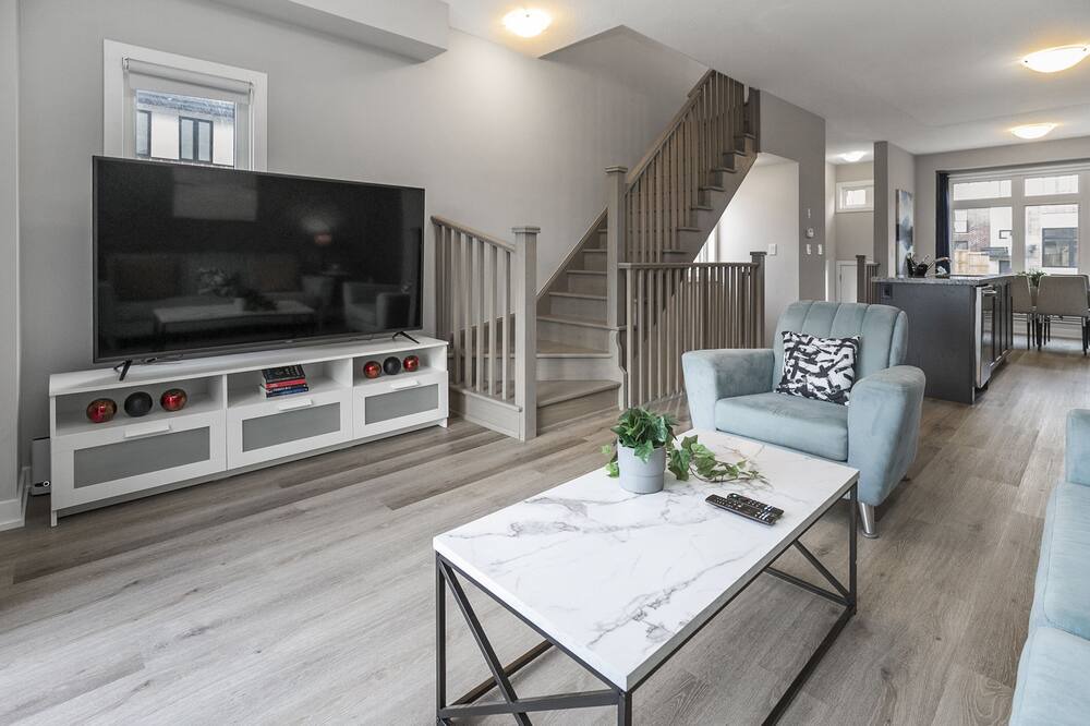 Photo of Livingroom in Ancaster
