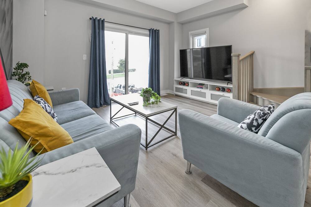 Photo of Livingroom in Ancaster
