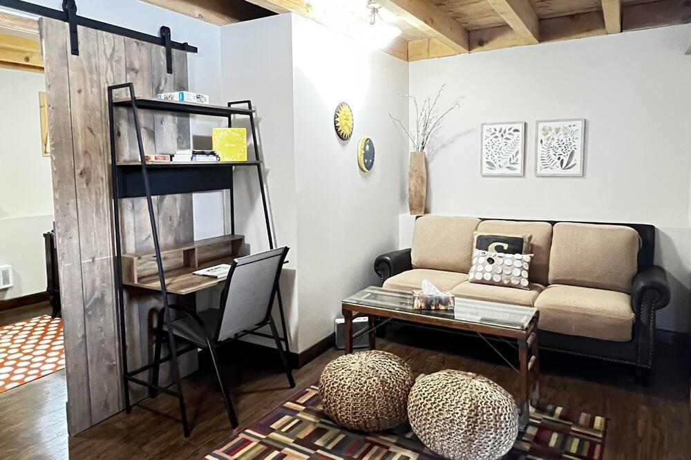 Photo of Livingroom in Guelph/Eramosa