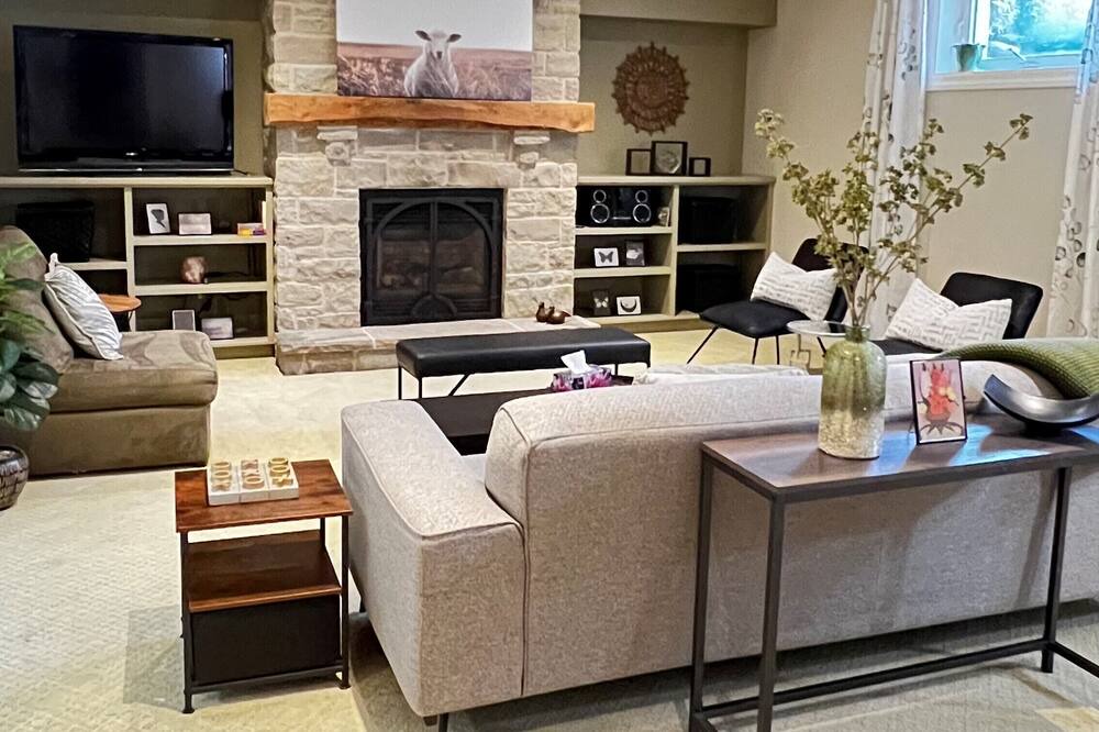 Photo of Livingroom in Guelph/Eramosa