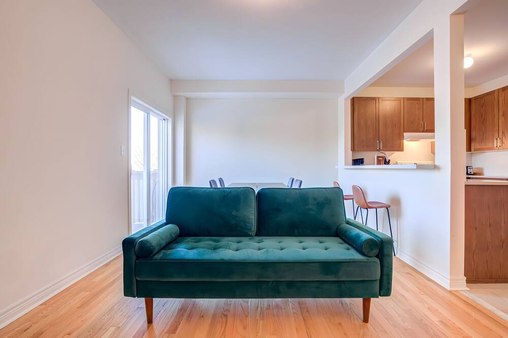 Photo of Livingroom in Milton