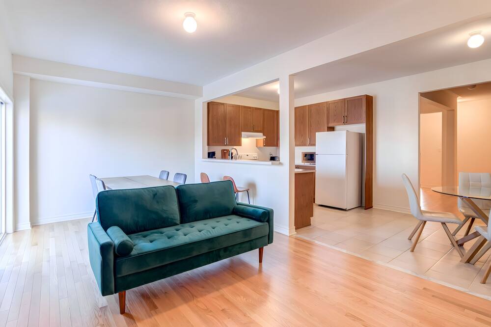 Photo of Livingroom in Milton