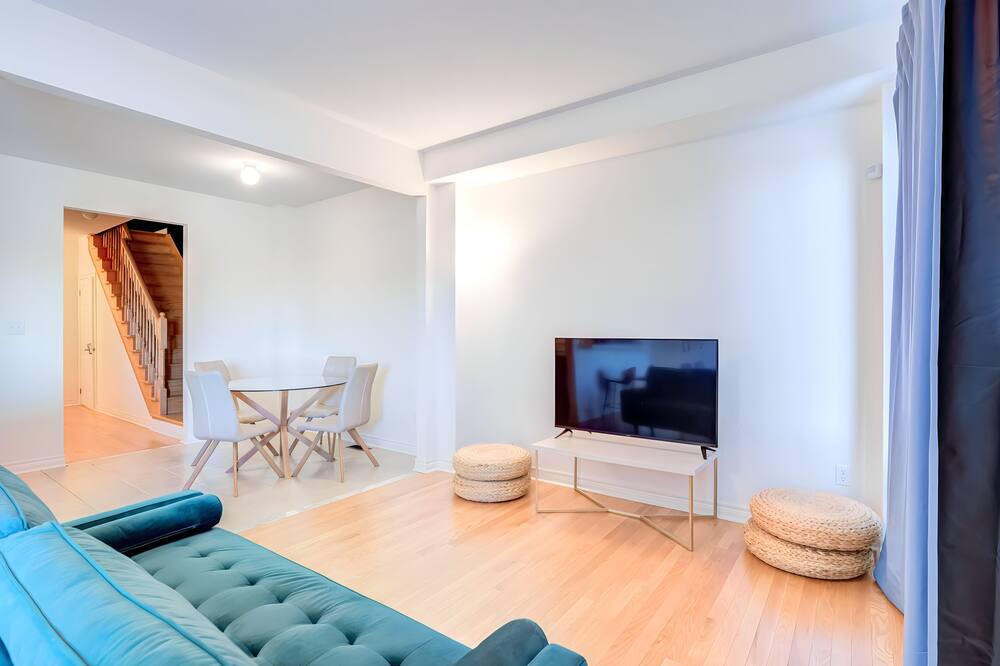 Photo of Livingroom in Milton