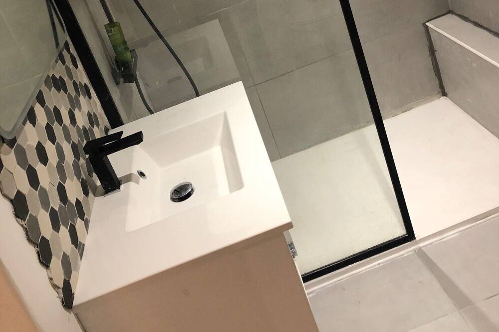 Photo of Bathroom in Roquemaure